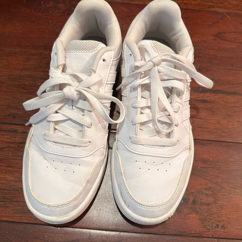 Adidas women’s white sneaker Size 6.5